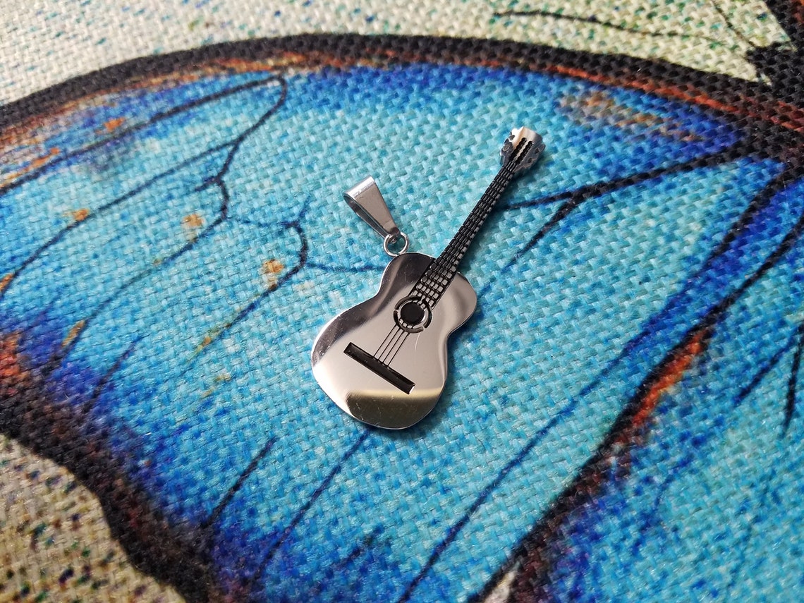 Collier Guitare Personnalisé Femme - Pendentif Acier Inoxydable, Cadeau Original Pour Musiciennes