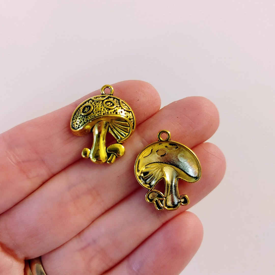 Set of 10, Gold Mushrooms, Mushroom Charms, Mushroom Pendants, Mushroom Jewelry, Mushroom Gifts
