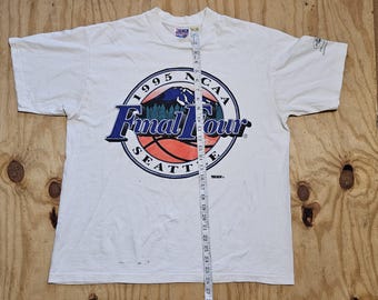 【レア】NCAA FINAL4 男子バスケットボール 2004年 記念Tシャツ レア】NCAA FINAL4 男子バスケットボール 2004年 記念Tシャツ