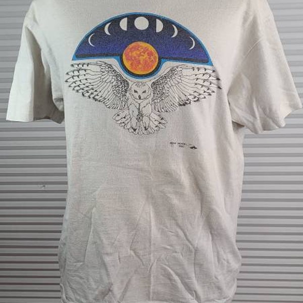 1980 Medium Aerie Design Owl Single Stitch T-Shirt. Owl and Moon/Sun Graphic. Detailed Full Flight Owl Graphic.