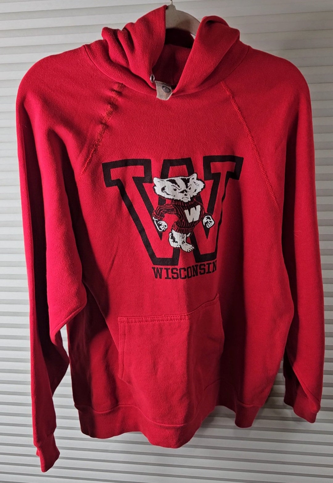 Wisconsin Badgers 1980's Men's XL Old Repairs on Front and