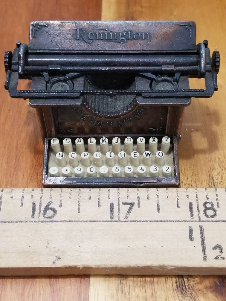 Vintage Die Cast Mini Typewriter Pencil Sharpener 