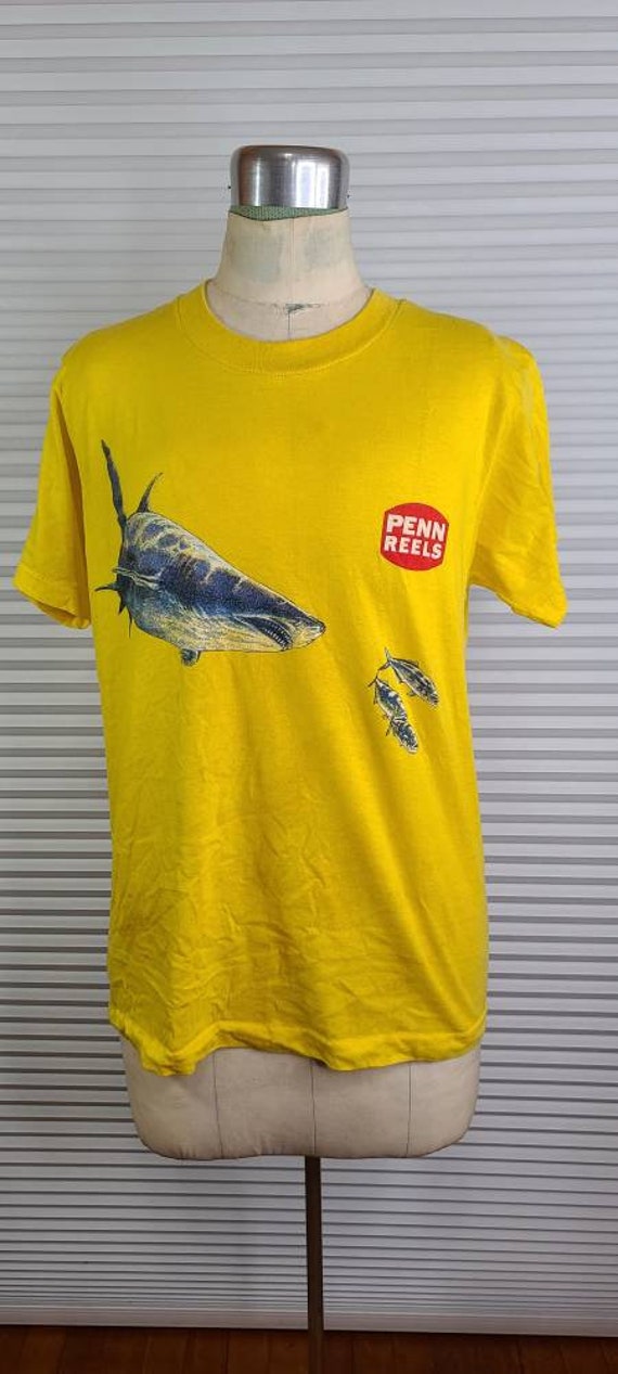 Penn Reels Medium Single Stitch Screen Stars Best Shark Chasing Their Pray. Rare T-Shirt. High End Fishing Brand. Made in USA.