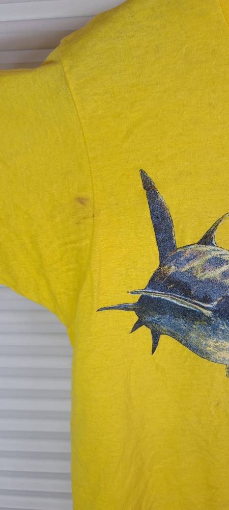 Penn Reels Medium Single Stitch Screen Stars Best Shark Chasing Their Pray.  Rare T-shirt. High End Fishing Brand. Made in USA. 