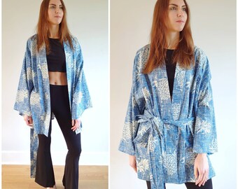 Cropped Kimono Jacket in Blue Cotton Print with Pockets