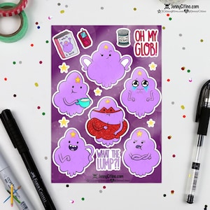 Könnte beinhalten: Ein Stickerbogen mit verschiedenen lila wolkenartigen Figuren mit Sternakzenten. Der Bogen enthält Texte wie "OH MY GLOB!" und "WHAT THE LUMP?!" sowie andere kleine Illustrationen. Die Aufkleber befinden sich auf einem lila Hintergrund.