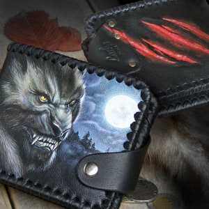 Arte de billetera monstruo. Pintura a mano, billetera hecha a mano. Cara misteriosa de hombre lobo. Cartera de piel personalizada a medida. Billetera Horror Black.
