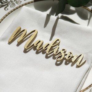 Hochzeit Tischkarten, Benutzerdefinierte Ortsnamenkarten, Personalisierte Tischkarte für das Abendessen, Hölzerne Eskortkarte, Ereignis- oder Partydekoration, Weihnachtsanhänger