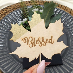 Thanksgiving Place Cards, Custom Maple Leaf Place cards, Personalized Dinner Place Setting, Wooden Escort Cards,  Fall Wedding Table Decor