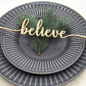 Believe Place Cards, Personalisierte Tischkarten, Personalisierte Tischdekoration, Merry Holly Jolly