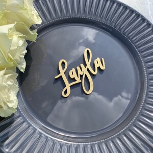 Benutzerdefinierte Hochzeits-Platzkarten, personalisierte Dinner-Namensschilder, romantische hölzerne Eskortkarten, Tischdekoration, Gedeck tags