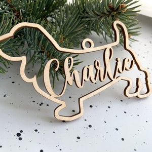 Basset Hound Dog Ornament, gepersonaliseerde hondenras ornament, aangepaste kerstornament, houten huisdier ornament, kerstboom decor