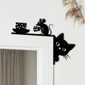 黒猫とネズミの装飾 - 木製のドア枠のアクセント