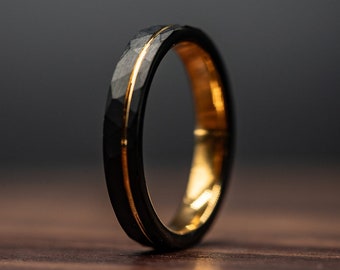 GEHÄMMERTER SCHWARZER EHERING mit Gelbgold, gehämmerter Ring, Verlobungsring aus Gelbgold, einzigartiger Ring, Damen-Ehering, 4-mm-Band