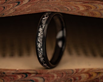 Fede nuziale in tungsteno nero: anello da donna in meteorite, finitura spazzolata (4 mm)