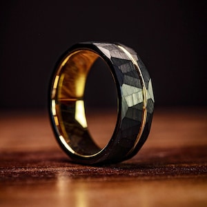 HAMMERED BLACK WEDDING Ring with yellow Gold, Hammered Ring, Yellow Gold Engagement Ring, Unique Ring, Men's Wedding Band, 8mm