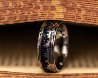 Anello nuziale in argento: Anello da uomo in argento con design a linea ad albero e pietra arenaria blu - 8 mm