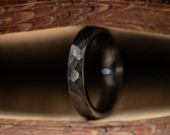HAMMERED BLACK WEDDING Ring, Black Wedding Band, Women's Engagement Ring, Hammered Ring, Black Tungsten Ring, Women's Wedding Band, 4mm