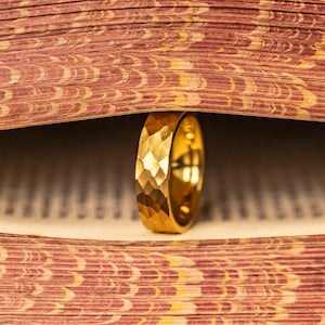 HAMMERED GOLD WEDDING 6mm Ring, 18K Yellow Gold Wedding Band, Men&#39;s Engagement Ring, Hammered Ring, Gold Tungsten Ring, Men&#39;s Wedding Band
