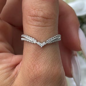 Sterling Silver Simulated Diamond Leaf Ring: Chevron V Stackable Midi Ring