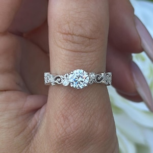 Vintage Filigree Wedding Engagement Ring 1.00 Carat Round Diamond CZ Accent Art Deco Solid 925 Sterling Silver Bridal Solitaire