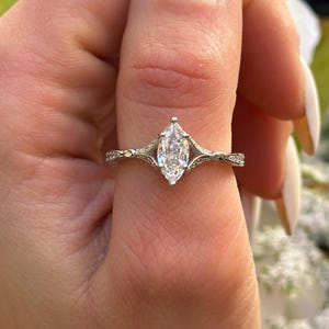 Anillo Art Déco Marquesa: Diamante simulado de 1,00 ct, plata de ley 925