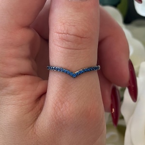 Sterling Silver Chevron Midi Ring: Simulated Blue Sapphire V Ring