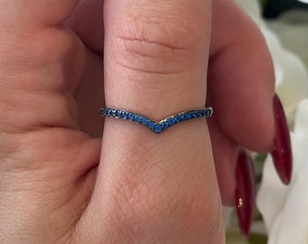 Sterling Silver Chevron Midi Ring: Simulated Blue Sapphire V Ring