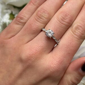 Art Deco Vintage Wedding Engagement 0.84 Carat Bridal Ring Round Diamond CZ Solid 925 Sterling Silver 7mm