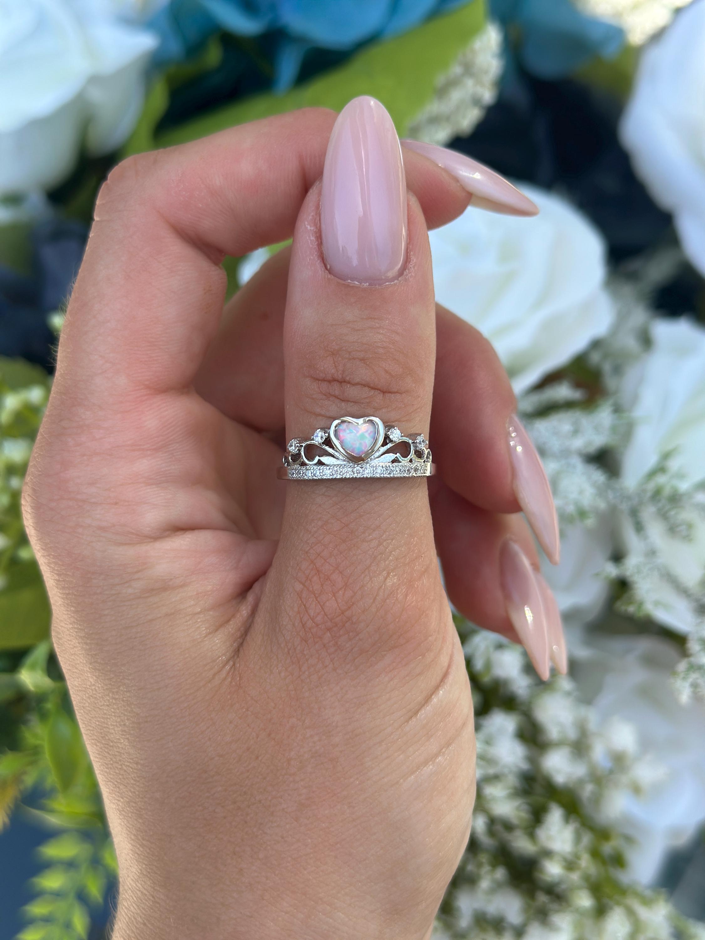 Wear Our Princess Tiara Rings And Feel Like One. Just Like Them, You Should Stand Out & Shine. Made With 925 Sterling Silver, Electroplated In 18K Gold. Ring Band Is Adjustable And - Foto 2