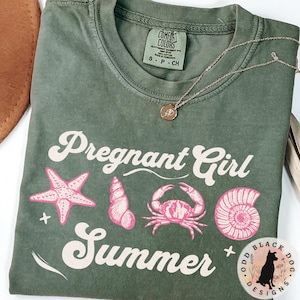 Koszulka letnia dla ciężarnej dziewczyny - koszulka z informacją o ciąży na plaży, koszulka z nadrukiem na prezent na baby shower dla nowej mamy, koszulka letnia na plażę