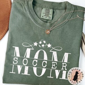 Fußball Mama Shirt - Komfort Farben Fußball Mama T-Shirt Süßes Sport Mama T-Shirt für Spieltag Outfit Geschenk für Fußball Mütter Sommer Sport Shirt