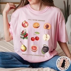 Vintage Fruit Summer Aesthetic Shirt - Strawberry T Shirt Boho Watercolor Fruit Tee Foodie Vintage Graphic Food Shirt for Spring Cute Fruit