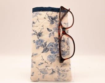 Eyeglass Case, Fabric Glasses Case, Quilted Glass Sleeve, Blue Flowers on Cream Eyeglass Protection, Soft Padded Glasses Pouch
