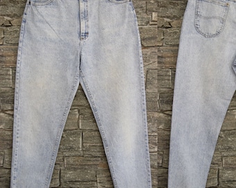 Vintage Light Acid Wash Lee Riders Jeans , 31 Waist , Long Leg Jeans , Tapered Leg Jeans , High Rise Mom Jeans , Made In USA , 100% Cotton