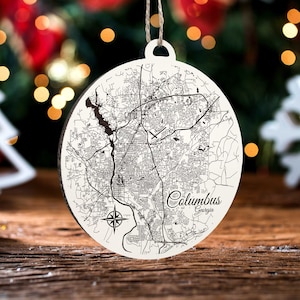 Columbus, Georgia runde Verzierung | Gravierte Holz Landkarte Ornament | Handmade Urlaub & Wohndekor | Weihnachtsschmuck