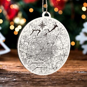 Greensboro, North Carolina Weihnachtsornament | Gravierte Holz Landkarte Ornament | Handmade Urlaub & Wohndekor | Weihnachtsschmuck