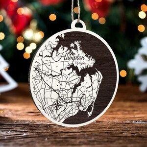Hampton, Virginia Ornament | Graviertes Kartenornament aus Holz | Handgemachte Weihnachtsdeko | Weihnachtsornament