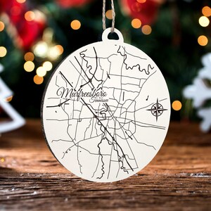 Murfreesboro, Tennessee runde Verzierung | Gravierte Holz Landkarte Ornament | Handmade Urlaub & Wohndekor | Weihnachtsschmuck