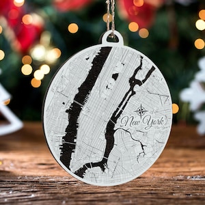 New York City, New York Ornament | Graviertes Kartenornament aus Holz | Handgemachte Weihnachtsdeko | Weihnachtsornament