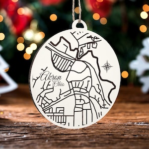 Akron, Ohio Ornament | Graviertes Kartenornament aus Holz | Handgemachte Weihnachtsdeko | Weihnachtsornament