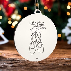 Ballettschuhe Ornament | Gravierte Holz Landkarte Ornament | Handmade Urlaub & Wohndekor | Weihnachtsschmuck
