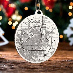 runden Ornament | Gravierte Holz Landkarte Ornament | Handmade Urlaub & Wohndekor | Weihnachtsschmuck