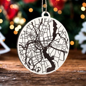 Vorsehung, Rhode Island Ornament | Gravierte Holz Landkarte Ornament | Handmade Urlaub & Wohndekor | Weihnachtsschmuck