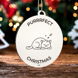 Purrrfect Weihnachtsverzierung | Gravierte Holz Landkarte Ornament | Handmade Urlaub & Wohndekor | Weihnachtsschmuck