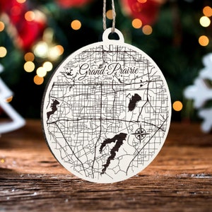 Großartiges Prairie, Texas runde Verzierung | Gravierte Holz Landkarte Ornament | Handmade Urlaub & Wohndekor | Weihnachtsschmuck