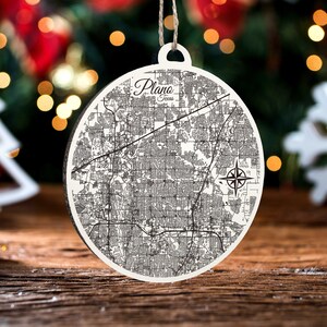 Plano, Texas Ornament | Gravierte Holz Landkarte Ornament | Handmade Urlaub & Wohndekor | Weihnachtsschmuck