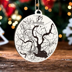 Charleston, South Carolina Weihnachtsornament | Gravierte Holz Landkarte Ornament | Handmade Urlaub & Wohndekor | Weihnachtsschmuck