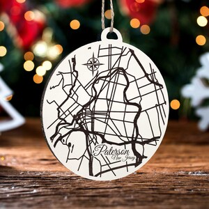 Paterson, New Jersey Ornament | Gravierte Holz Landkarte Ornament | Handmade Urlaub & Wohndekor | Weihnachtsschmuck