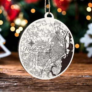 Ornement rond pour mobile, Alabama | Ornement de carte en bois gravé | Décoration faite main pour les fêtes et la maison | Décoration de Noël